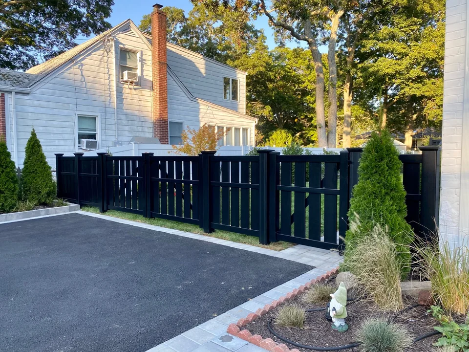 Blackline HHP semi-privacy fence detail at the Bellport, New York project