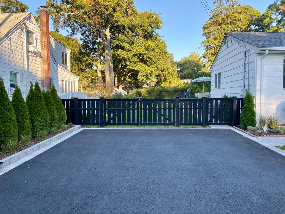 Four-foot Blackline HHP semi-privacy fence at a Bellport, New York home